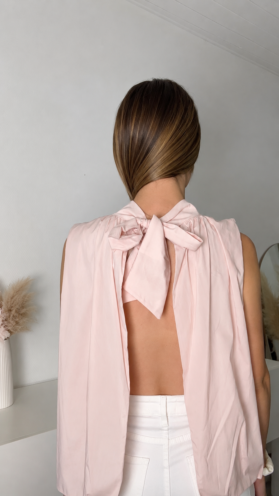 Top dos nu rose Amira